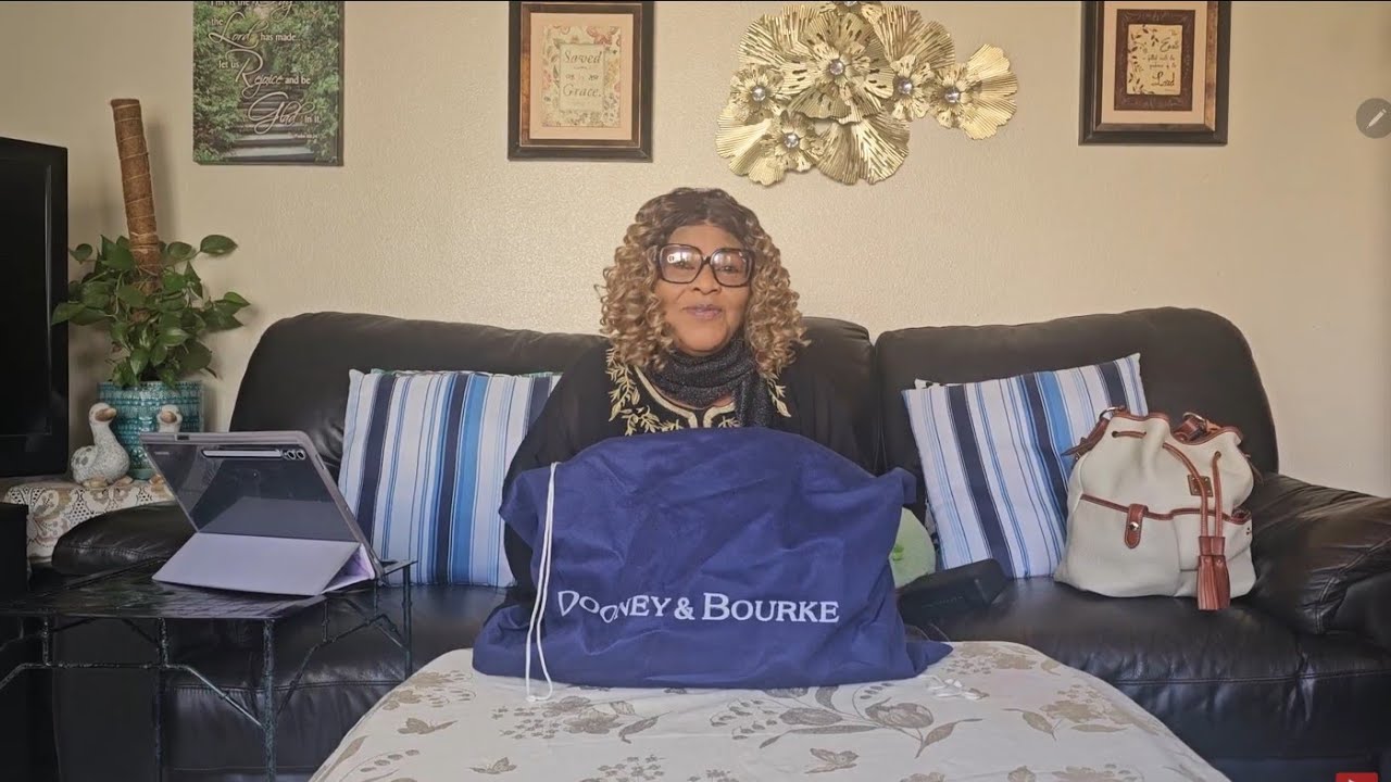 Распаковка сумки Dooney & Bourke Florentine Clayton Satchel розового цвета.
