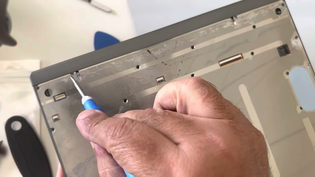 Fixing the stuck power button of Remarkable 2