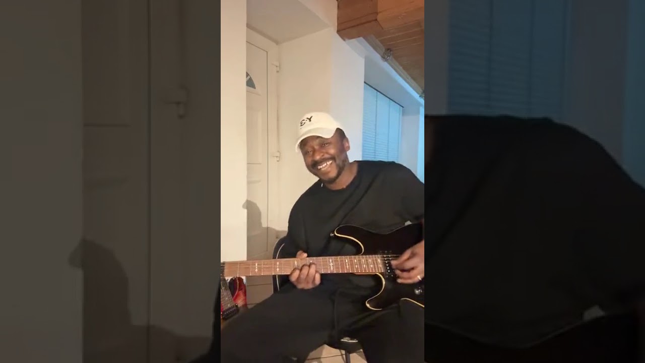 Nouveau guitare essayer merci pour votre soutien mes frères 
