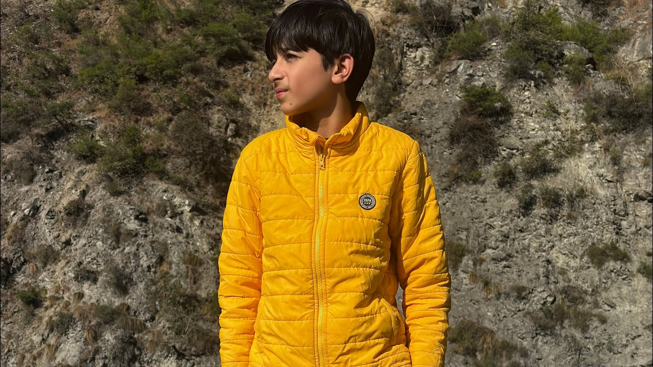 Kashmir journey 2026.#kashmir #shikara #snowfall #likeandsubscribe #hundred #badmintonlovers #yonex