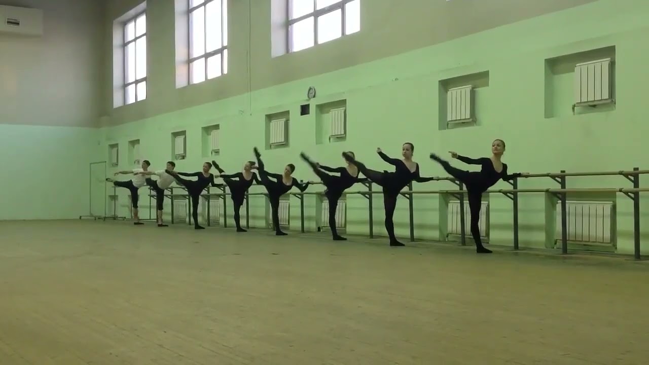 Rond de jambe par terre- Grand rond de jambe jete-por de bra.