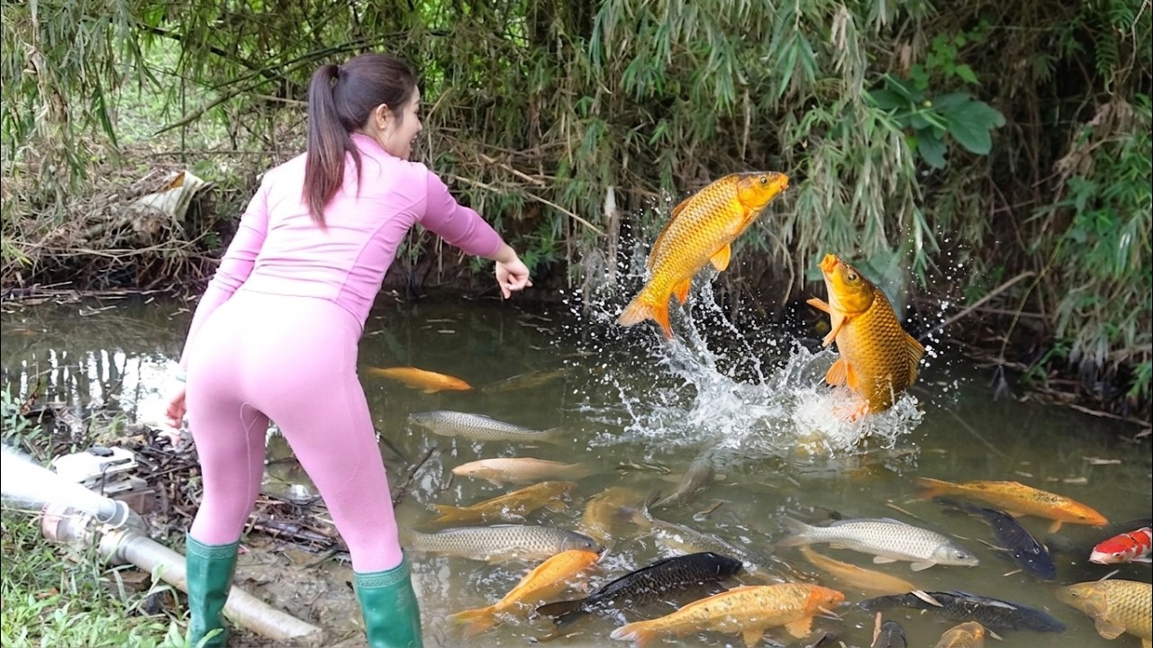 Interesting Fishing Techniques, Drain Water from the Wild Lakes, Catch Big Fish | Giant Fish