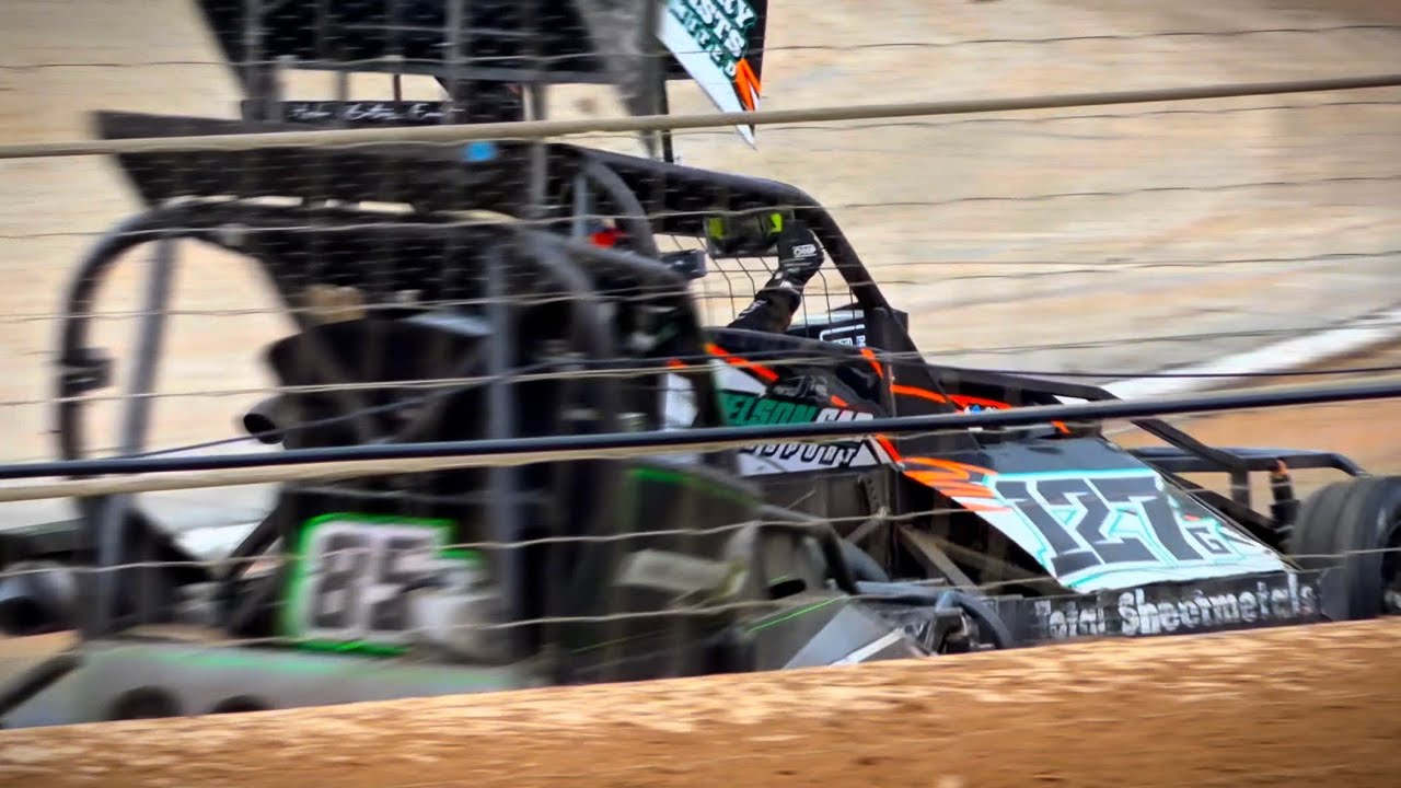 Runoff for 1NZ | 127G Ethan Rees vs 85V Brad Uhlenburg | 2026 New Zealand Superstock Championship