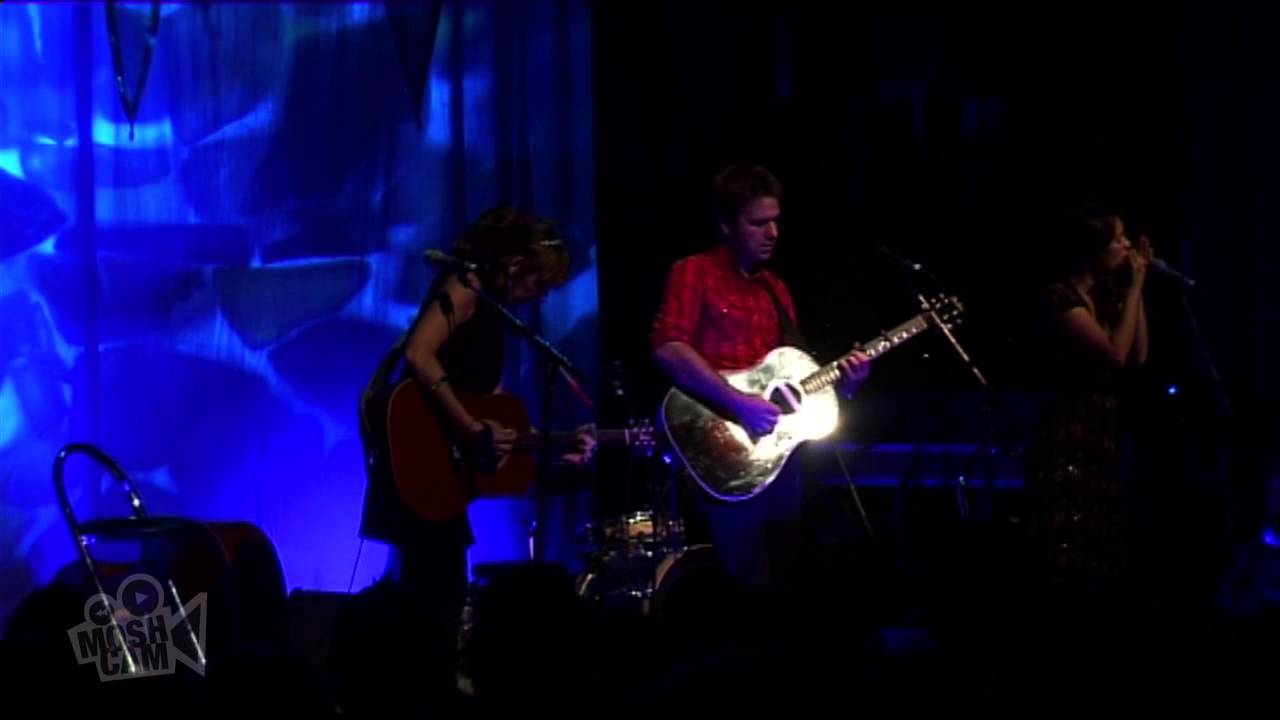 The Waifs - London Still (Track 1 of 13) | Moshcam