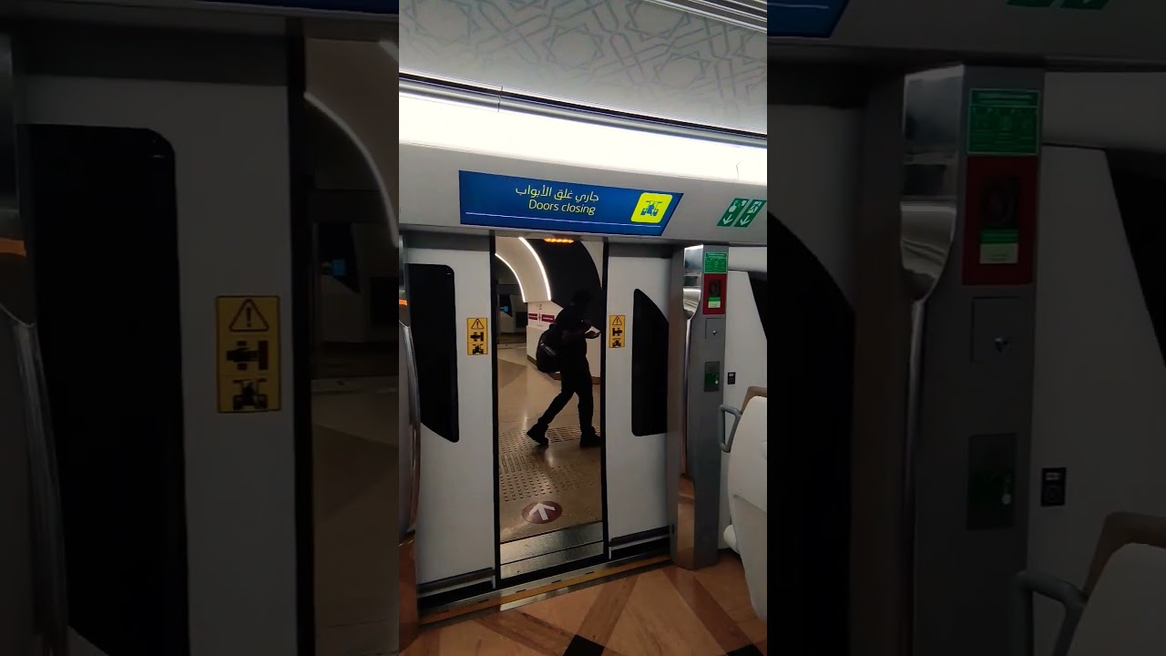 Doha metro train doors closing #train #dohametro #travel #qatarrail #qatar #doha