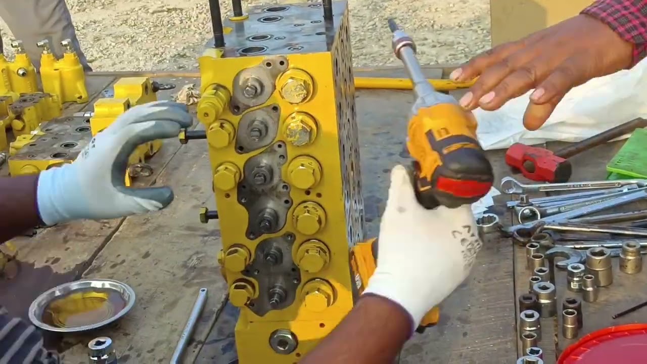 Komatsu 210 control valve full service | #automobile #excavator #construction #jcb 