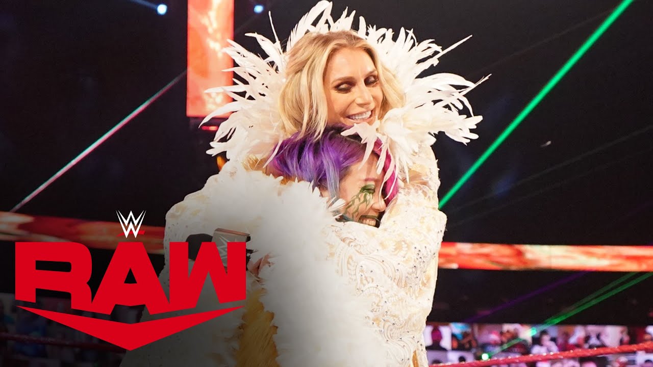 Шарлотта Флэр празднует с Аской: Raw, 21 декабря 2020 г.