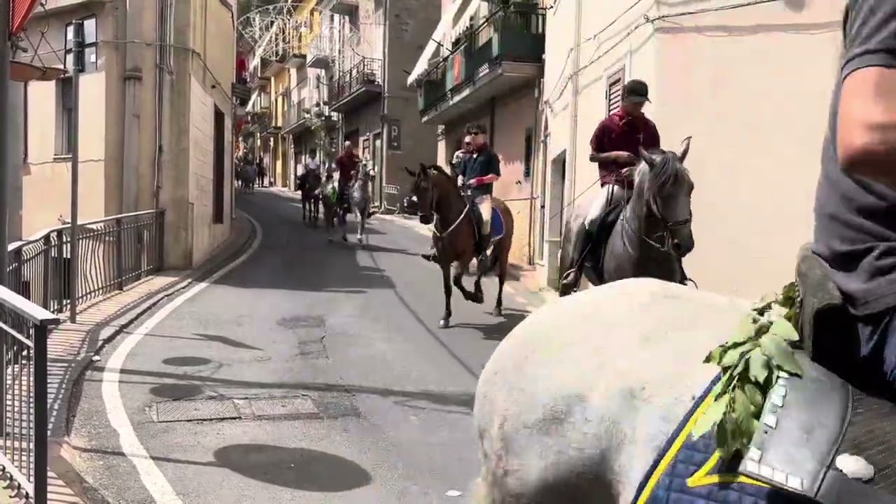 San Cataldo a Gagliano Castelferrato - la processione a cavallo