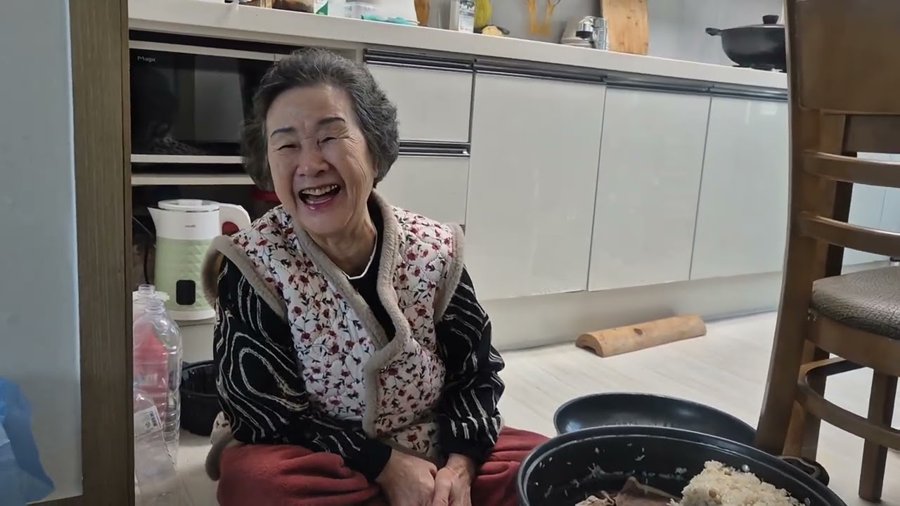 80살시골엄마 찰밥찌고 멸치무수조림해서 월순이 이모집으로~