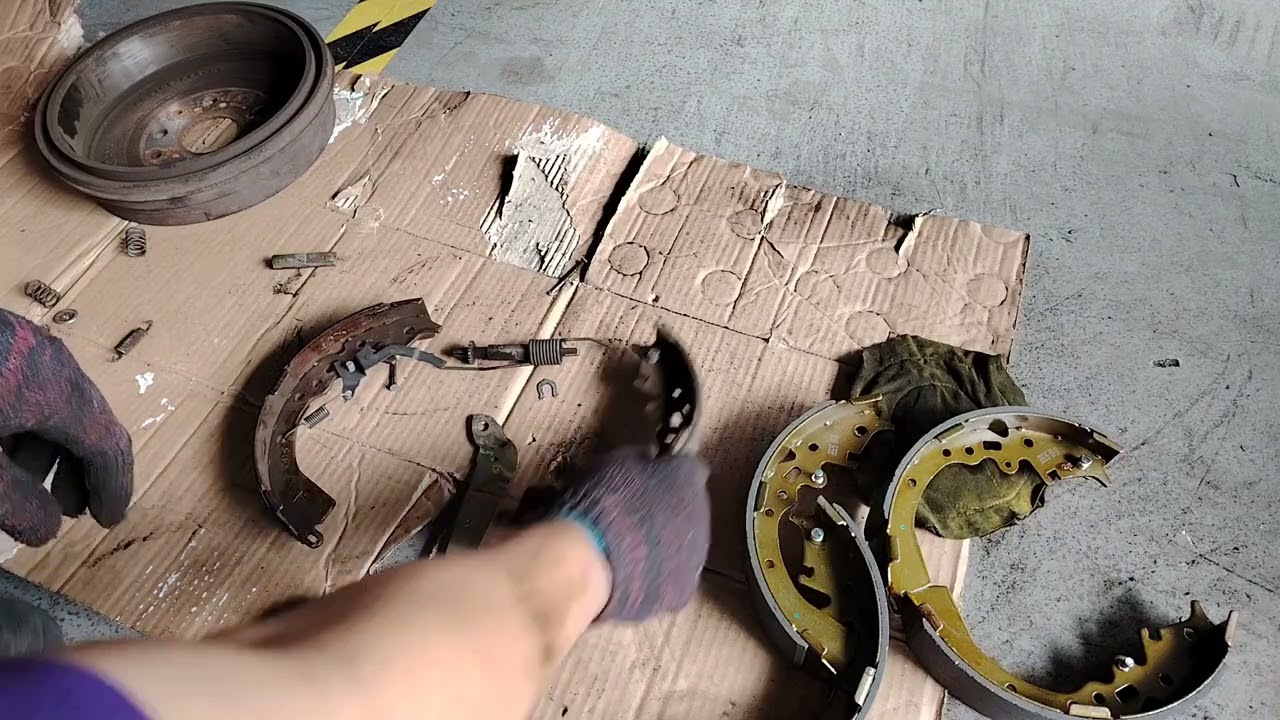 TOYOTA INNOVA HOW TO CHANGE BRAKE SHOE
