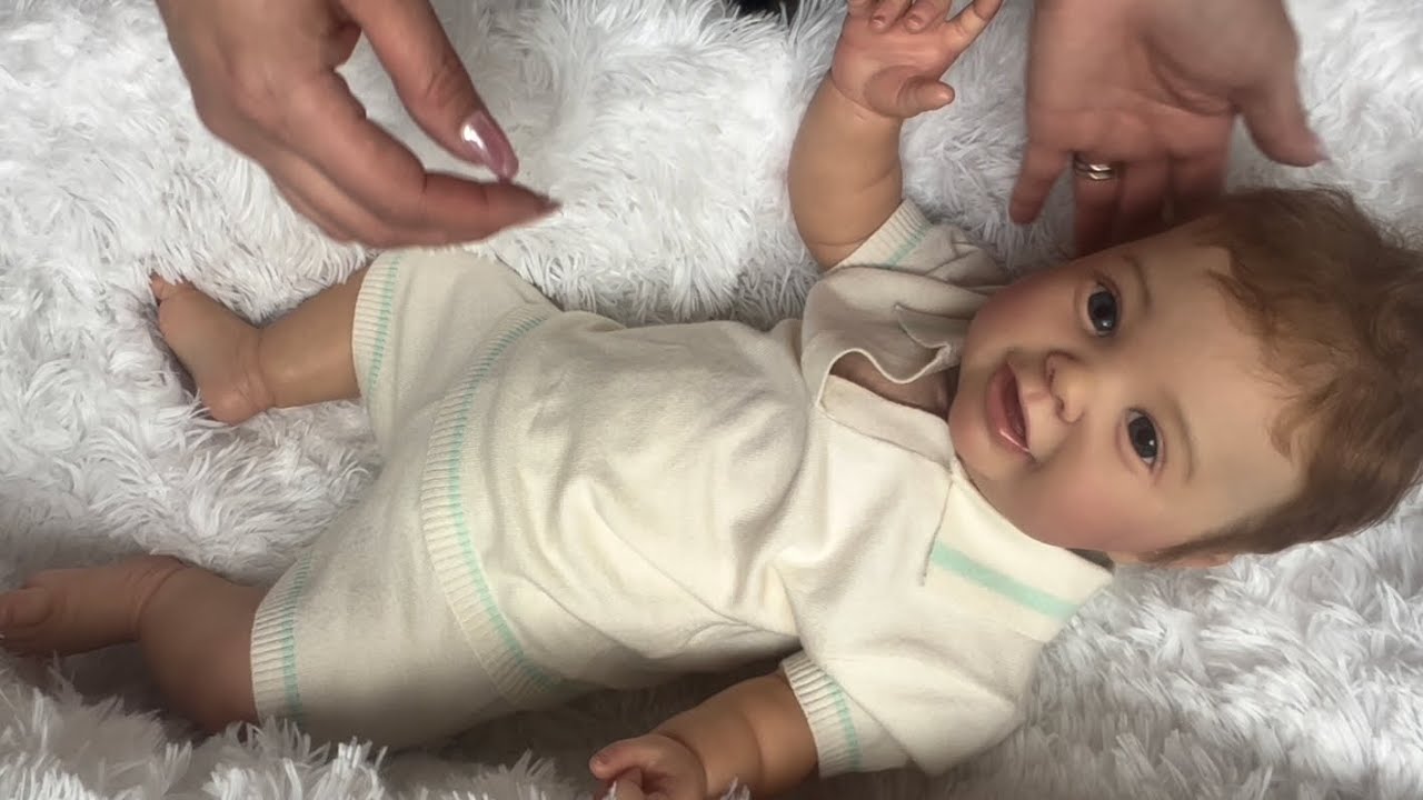 Reborn baby box opening 👼! 3x a charm on this sculpt? I’m back to buying a ton of dolls again 😫