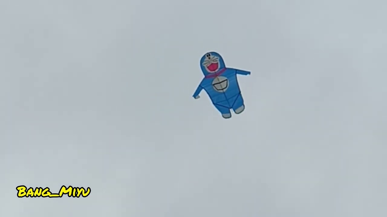 Buat layangan doraemon sampai tes terbang