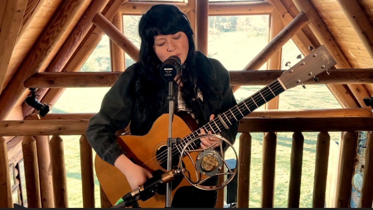 Claire Kelly - Live at The Farm