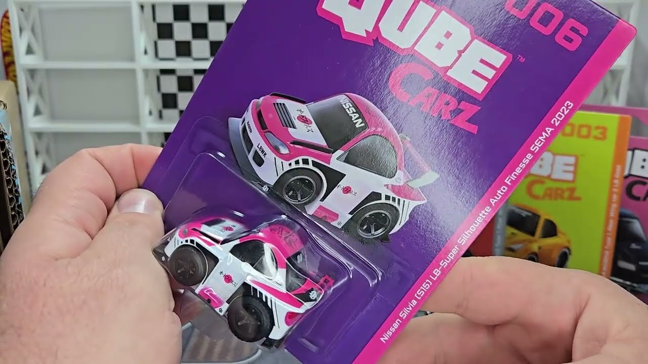 Распаковка: MiniGT Monday — Qube Carz — Серия 1