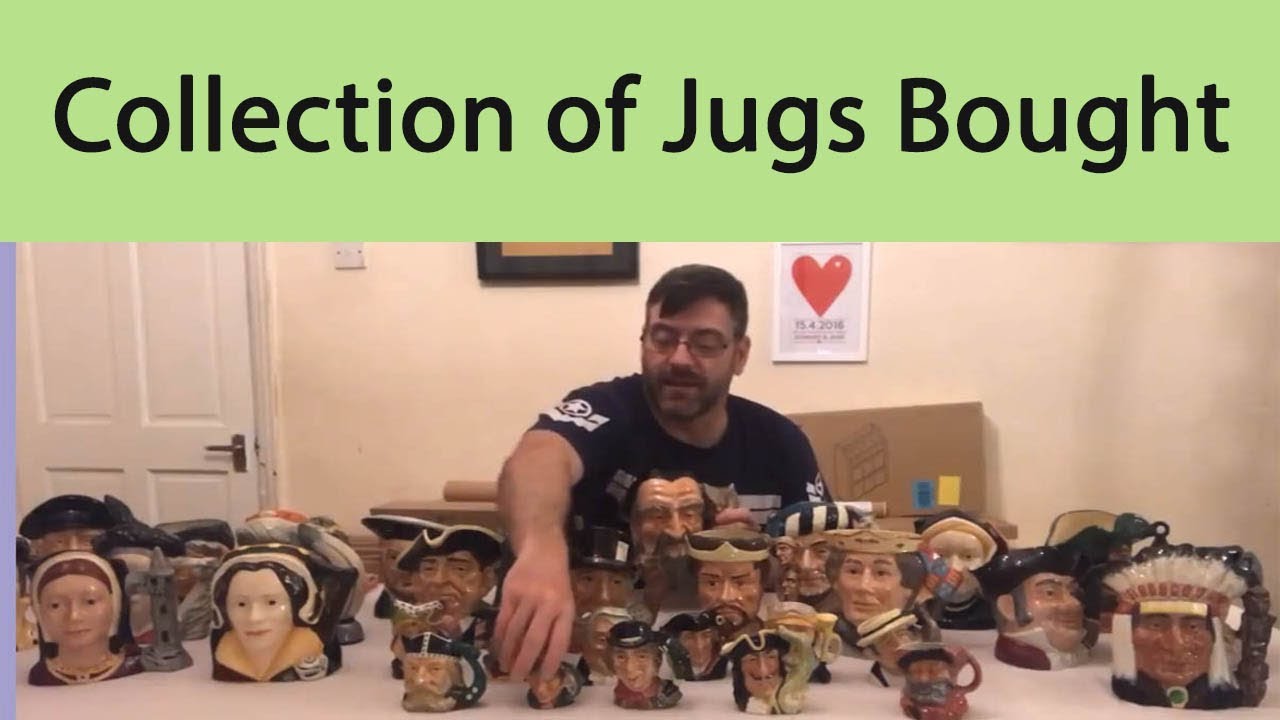 Большая коллекция кувшинов Royal Doulton с изображениями персонажей, приобретенных в магазине для...
