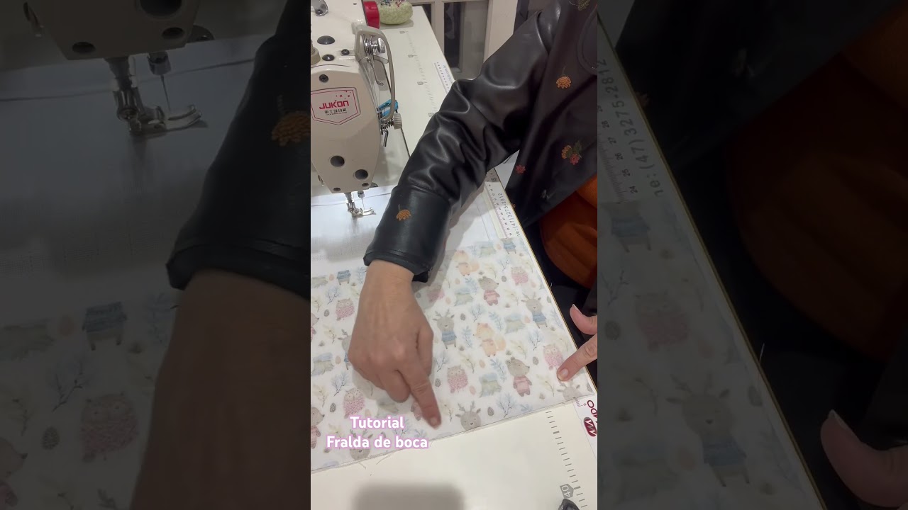 Aprenda a costura da fraldinha de boca. #fraldadeboca #mouthdiaper #diy #comocosturar #clarissaborba