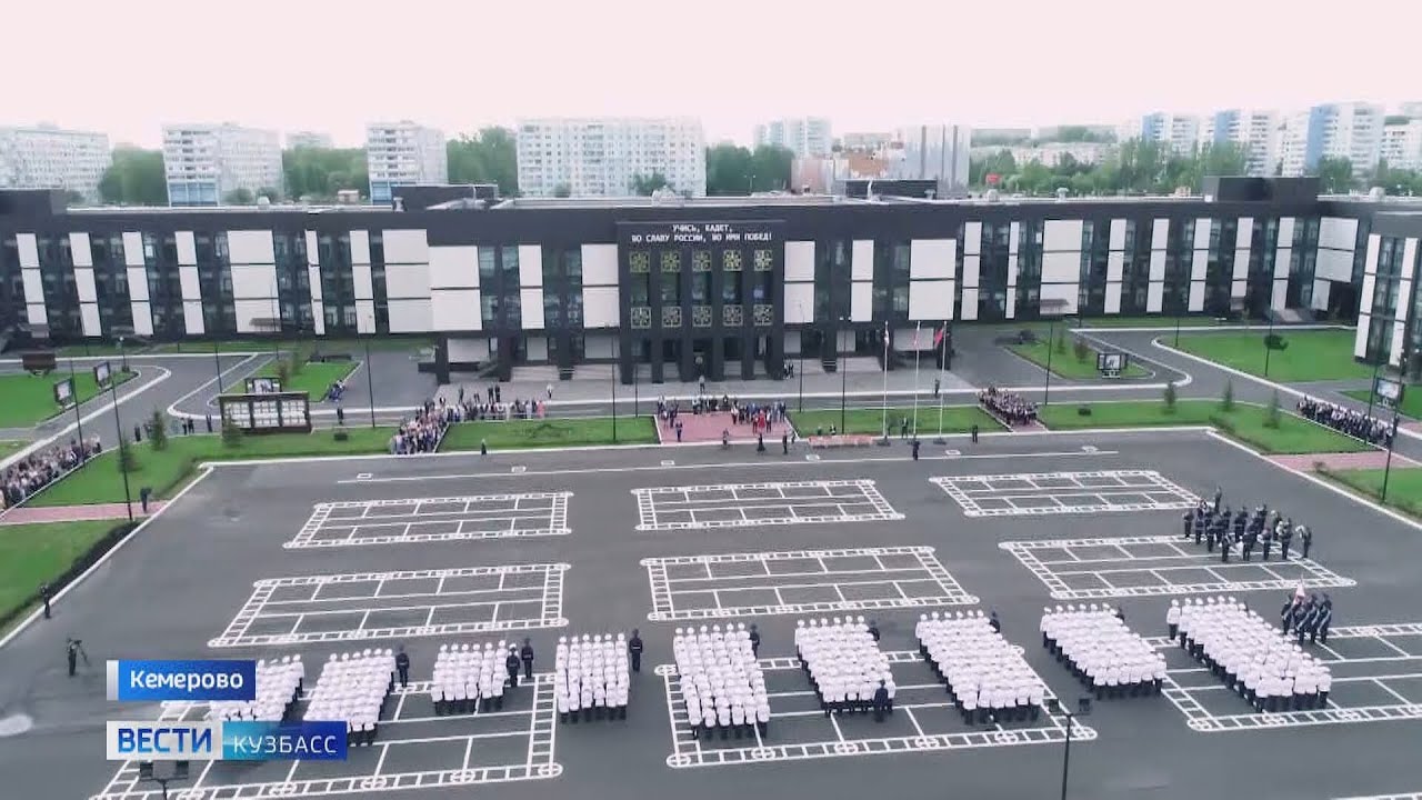Воспитанников и педагогов Президентского кадетского училища поздравили с юбилеем и первым выпуском