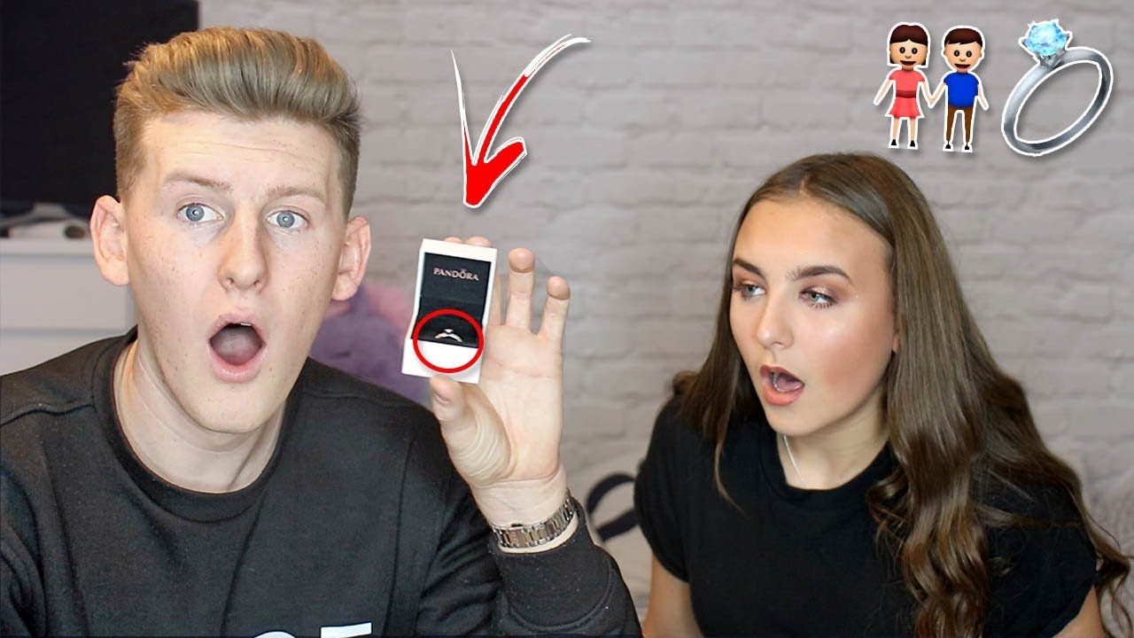 PROPOSING TO MY GIRLFRIEND PRANK ON LITTLE SISTER!! *SHE BELIEVED ME*