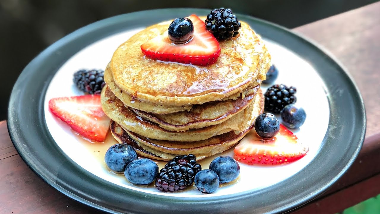 Jannie Lam: 4-Ingredient Banana Pancakes (Quarantine Edition) | Vegas Vixen in the Kitchen
