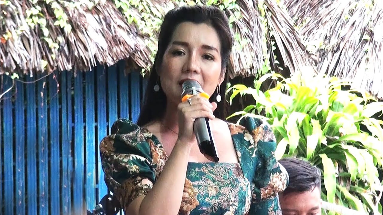 Trời phú cho em ấy có một giọng ca thật là tuyệt, chắc chắn sẽ là Tân Chuông Vàng trong nay mai!