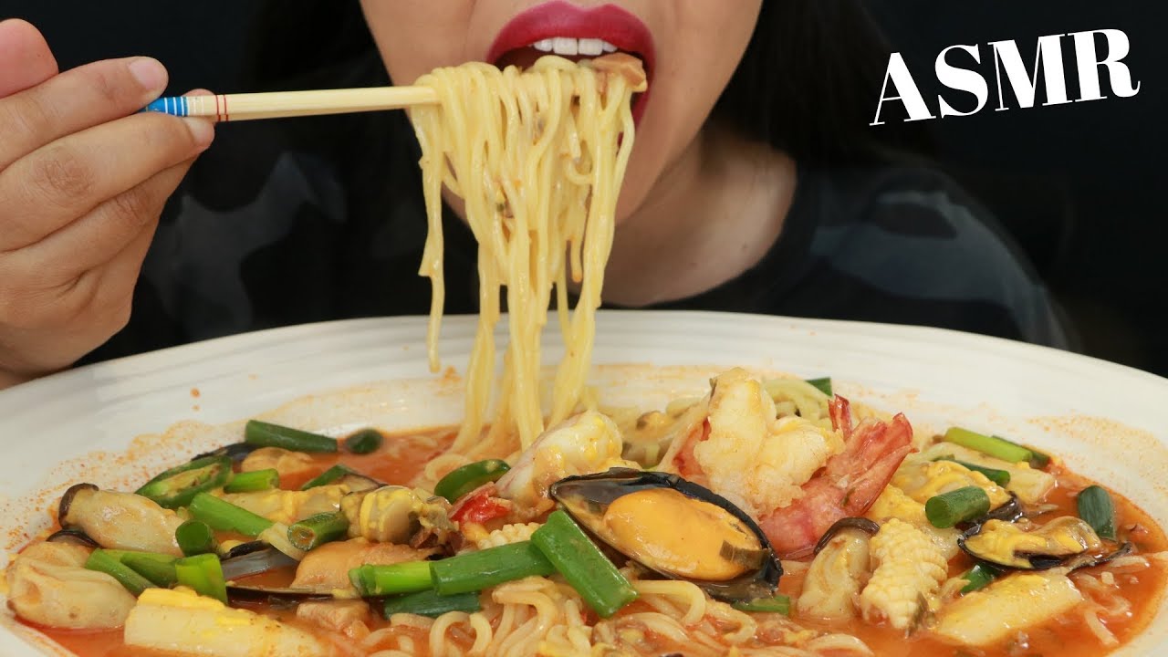 SPICY JJAMPPONG SEAFOOD NOODLES ~ ASMR (No Talking) Eat Life With Kimchi