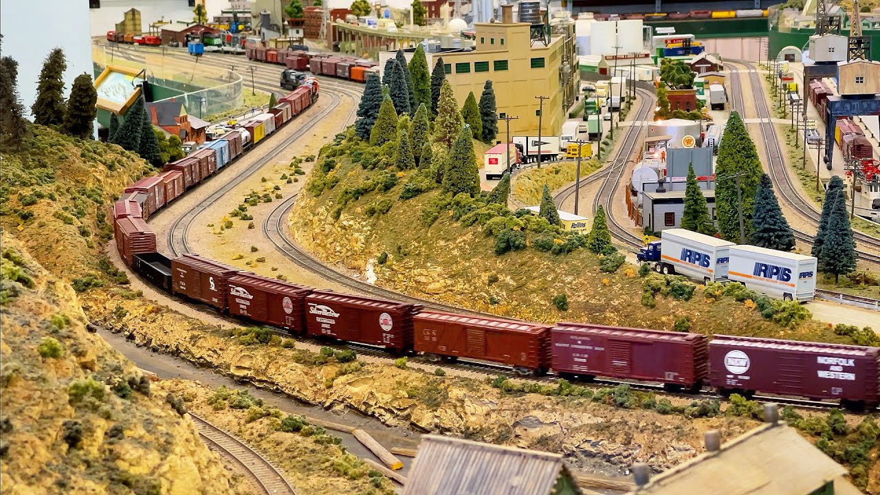 ORLANDO SOCIETY OF MODEL RAILROADERS HO Scale Model Train Layout