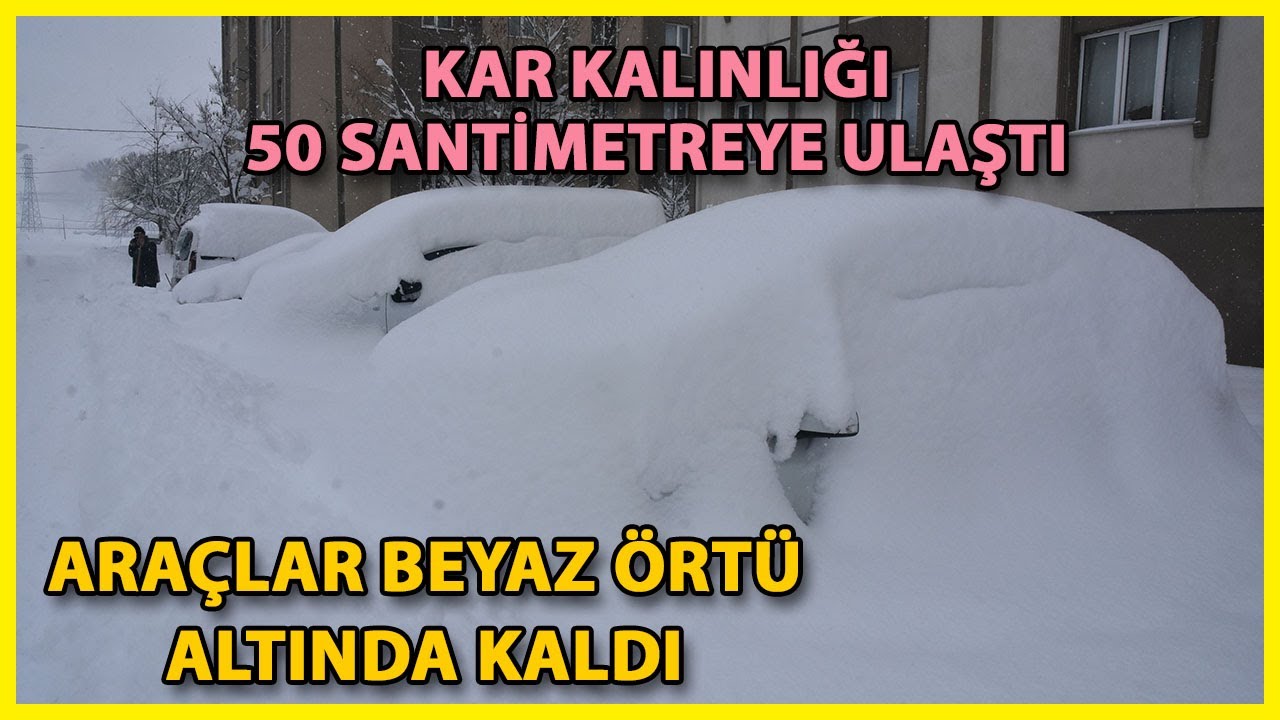 Bitlis'te Kar Kalınlığı 50 Santimetreyi Geçti; Araçlar Görünmez Oldu
