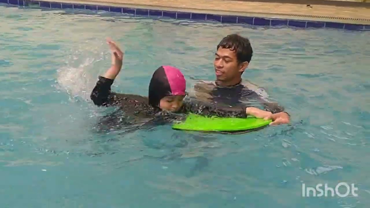 Kegiatan Berenang Kelas 1 D MI Asih Putera (Rabu, 16 November 2022)