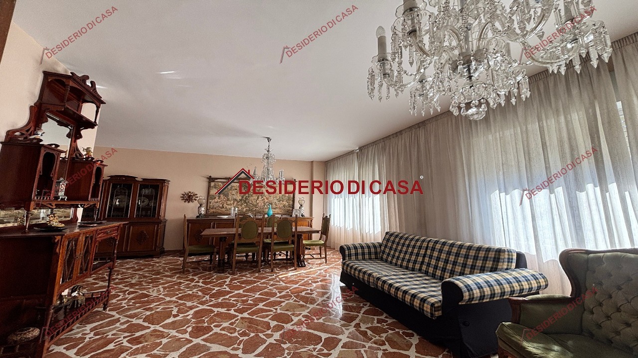 Alcamo: Appartamento 200 Mq - Rif. VRA21392