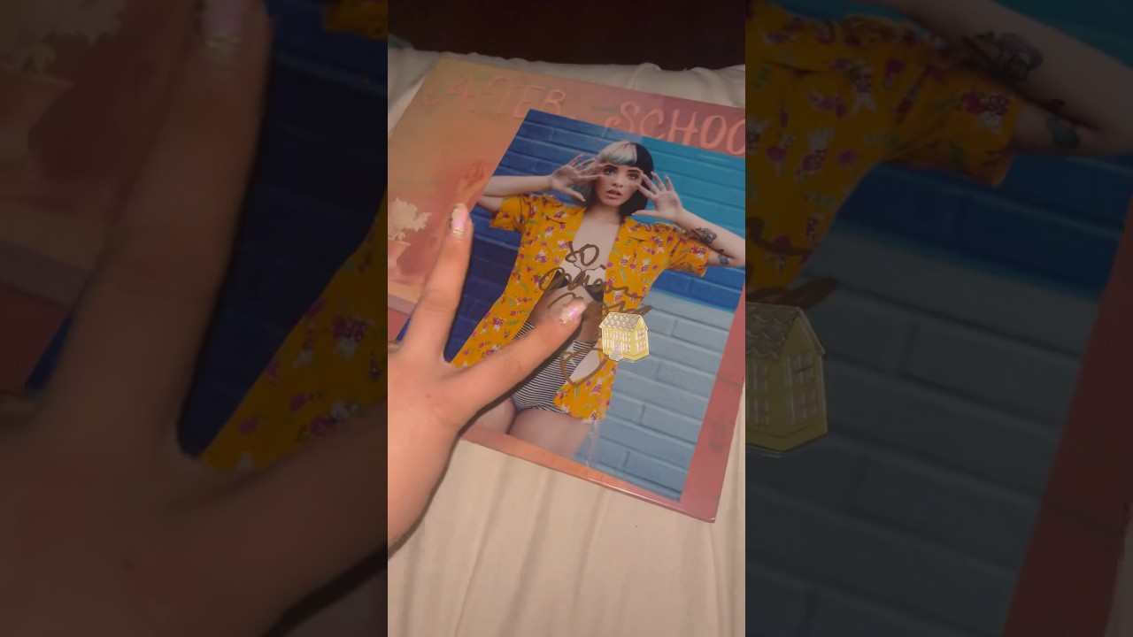DOLLHOUSE MERCH! Signed photo card!! Wedding gifts #afterschoolep #melaniemartinez #dollhouseep