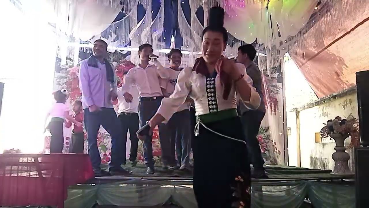 SÂN KHẤU ÍT NGƯỜI NHẤT CHỦ KÊNH LÒ NGOAN GẶP 