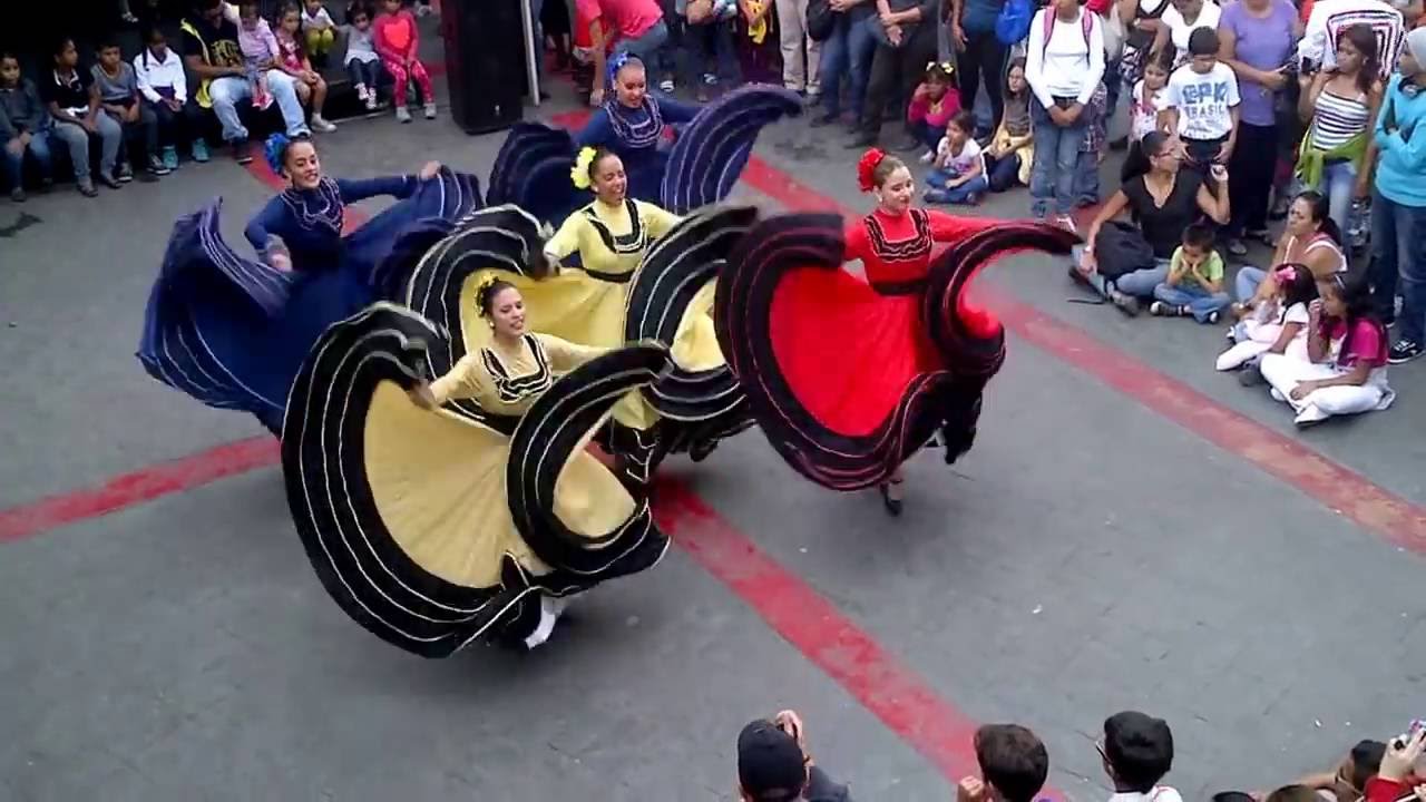 Escuela de danza nacionalista el DITIRAMBO