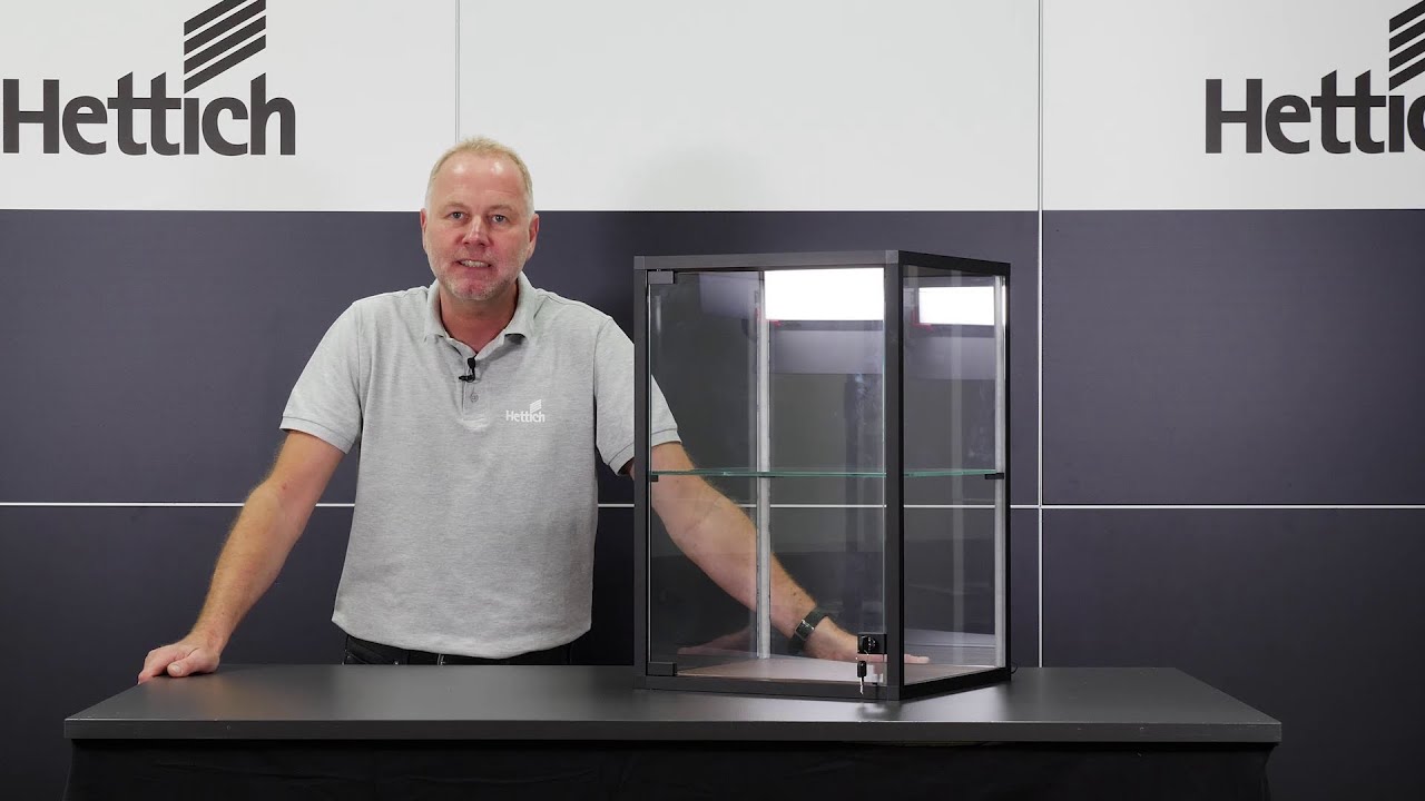Paul erklärt's: Glasvitrine mit dem Cadro Aluminiumrahmensystem | Hettich