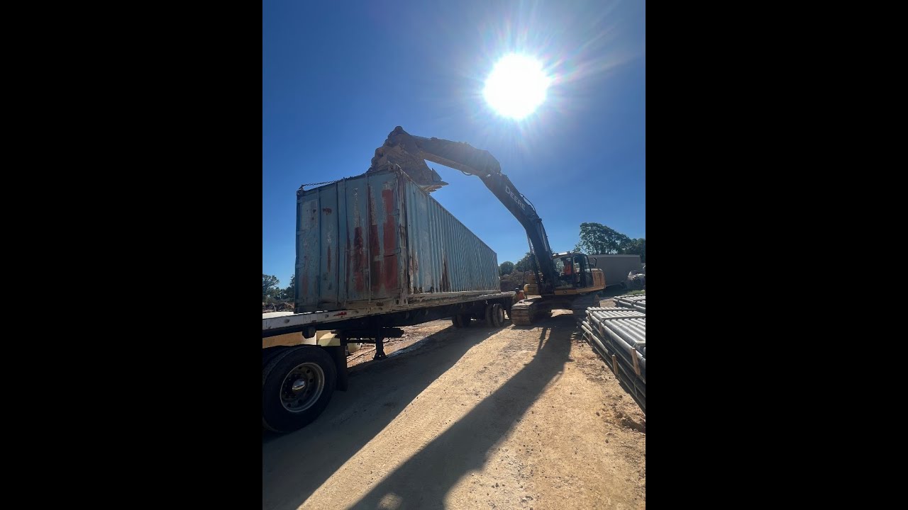 Loading and Dropping of a 40' Container at the Recycling Yard with the Black Knight