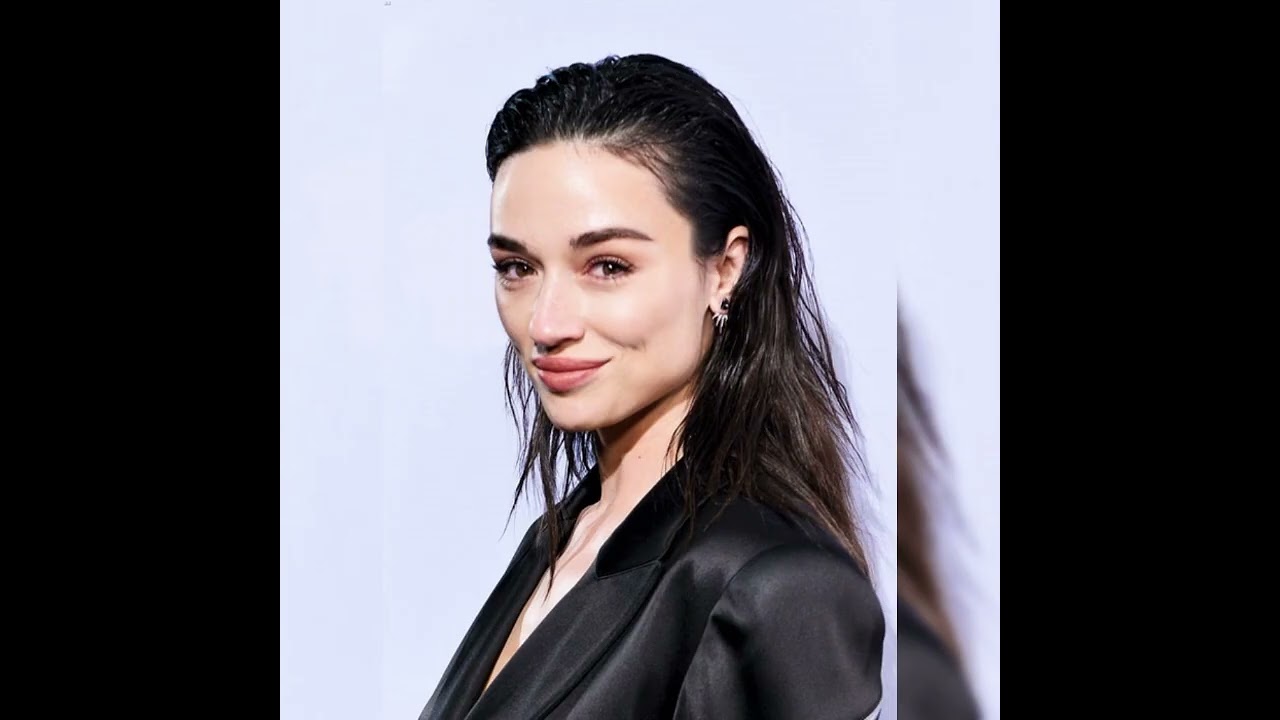 Crystal Reed: Embracing Shadows 