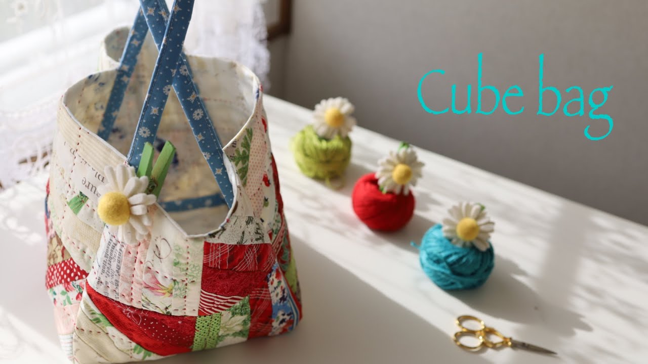 底が可愛いパターンのCUBE BAG//size20cmx20cmx20cm//CUBE BAG with a cute pattern on the bottom