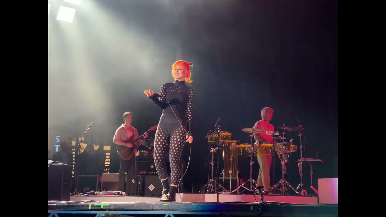 Paramore - Misery Business - When We Were Young 2022 Las Vegas