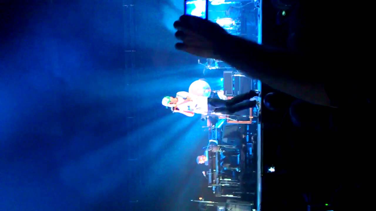 Kane Ahoy 23-04-2011 Stukje Damn those eyes