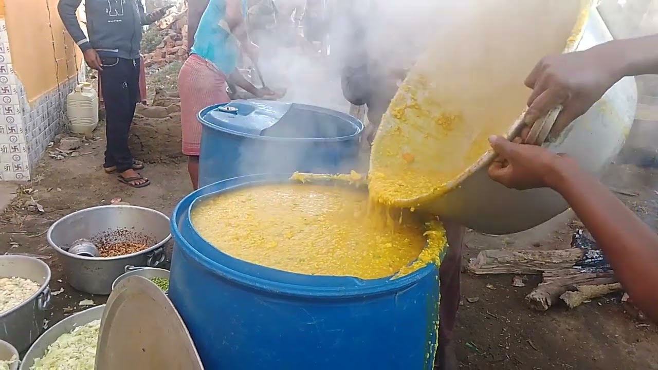 Dekhiae Shivratri Mein ham log Ka Gaon Mein Shiv ji ka Prasad pura Gaon khate Hain