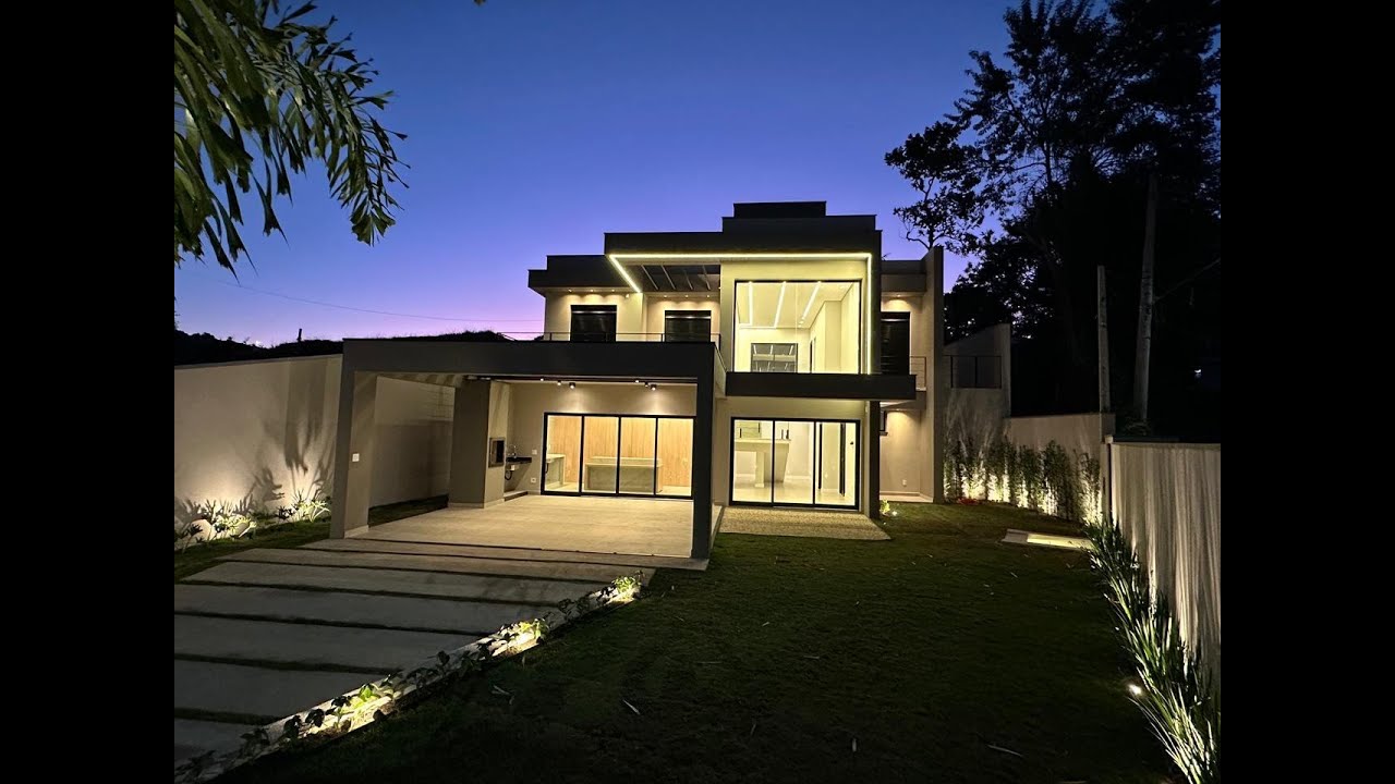Casa Alto Padrão na turística cidade Serra Negra. Projeto Moderno, ótimo acabamento e Espaço Gourmet