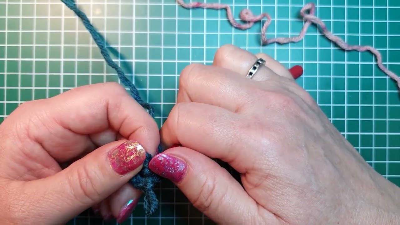 AdO Crochet, Tutorial video and chart for overlay mosaic in the round: magic ring, round 1 and 2