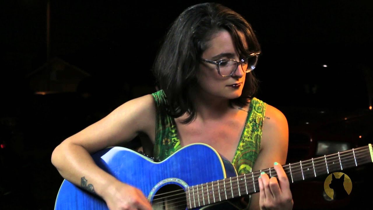 The Media Noche Show - Episode 7.5 - Analise Nelson Bonus Performance