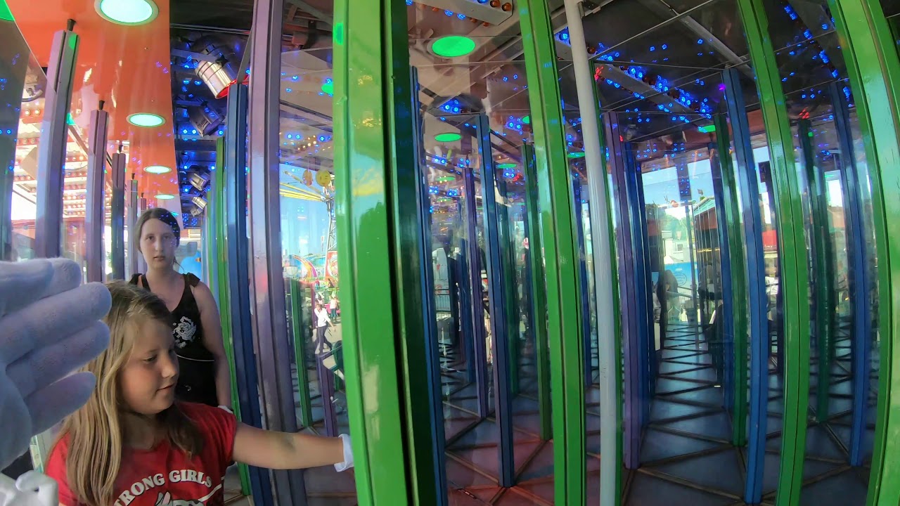 Kirmes Fahrgesch&auml;ft Glaswerk Laufgesch&auml;ft Volksfest N&uuml;rnberg 2019 POV