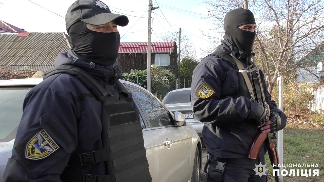 На Миколаївщині за скоєння тяжких злочинів поліція зі спецпризначенцями та СБУ затримали угрупування