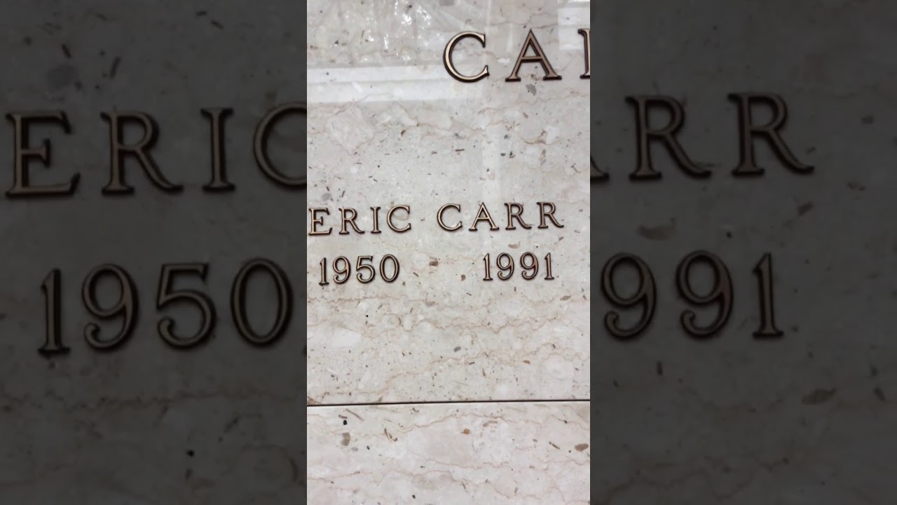 Eric Carrs gravesite pt 1
