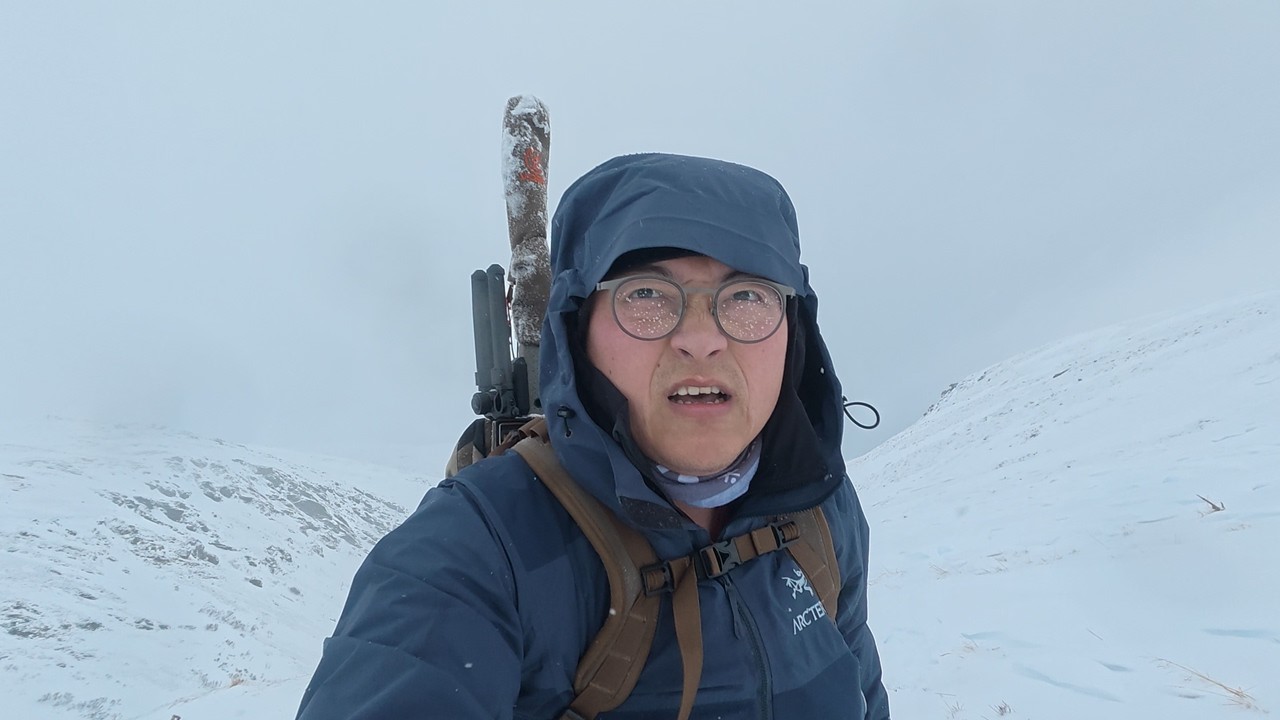北极荒岛徒步狩猎，却陷入一场暴风雪