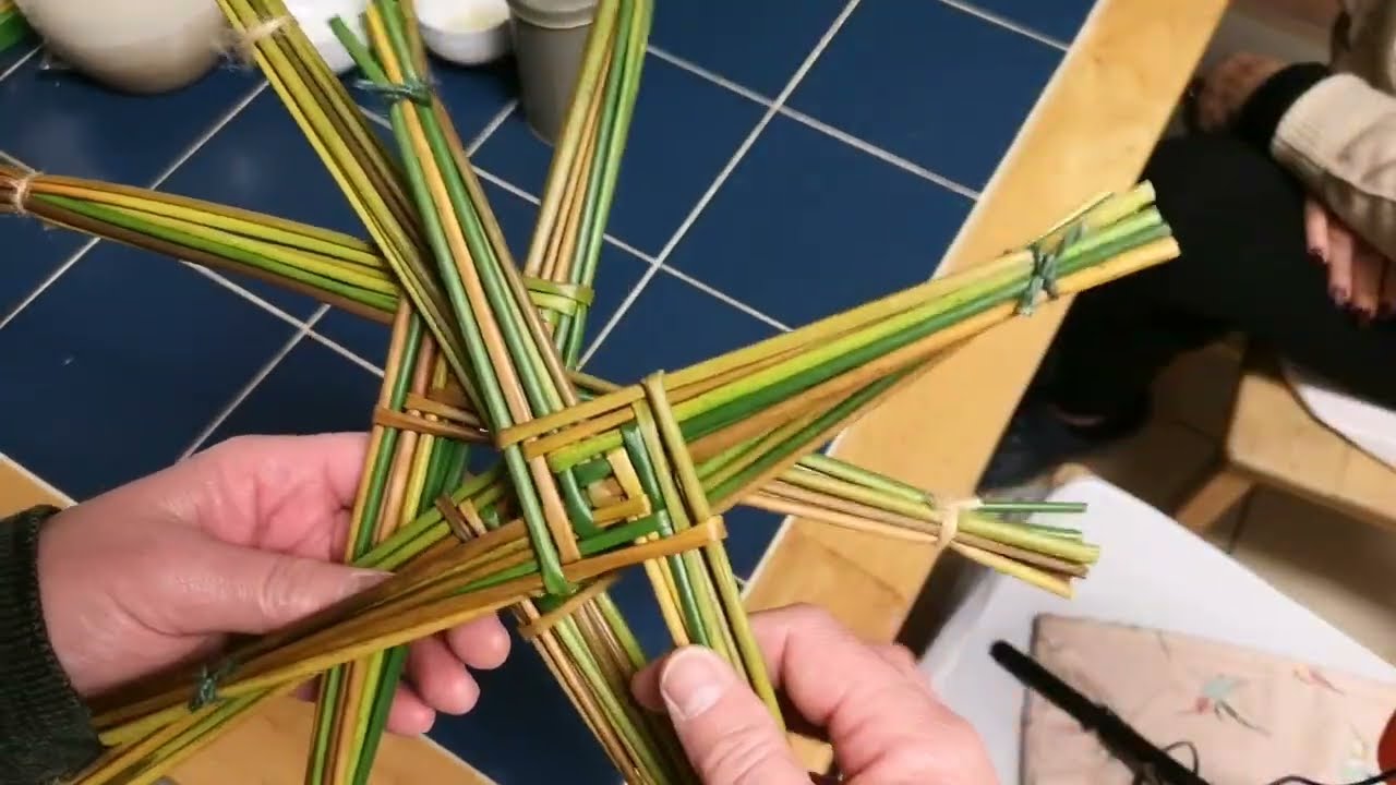 Плетем из травы оберег, Крест Святой Бриджит. How to weave a Saint Bridgit's cross from rush