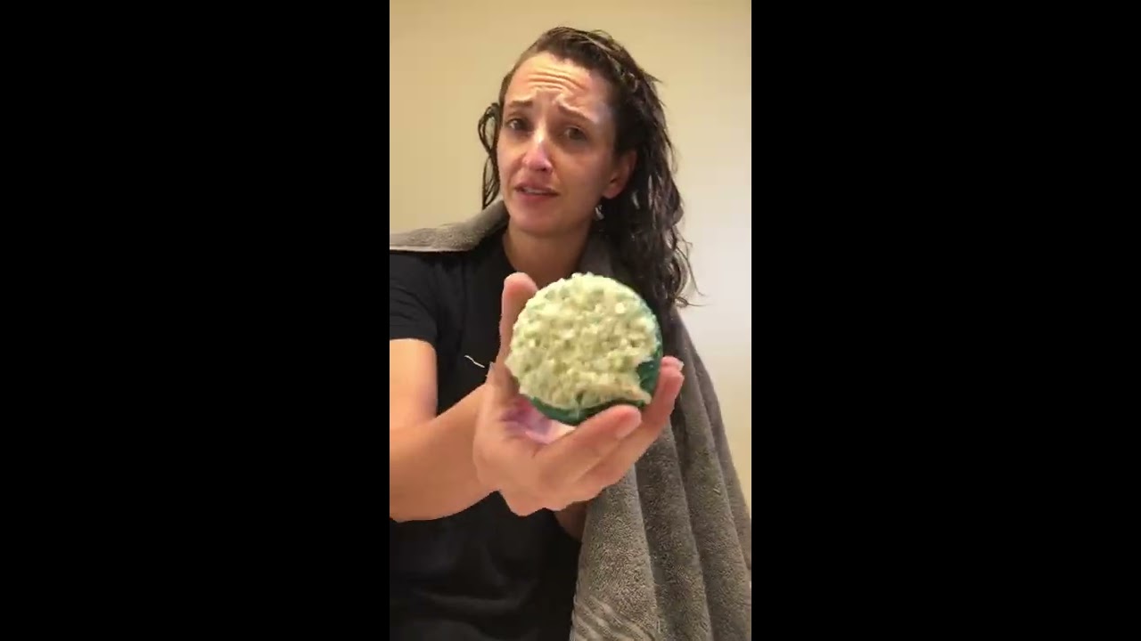 Lush shampoo bar &ldquo;Flyaway Hair&rdquo; product review
