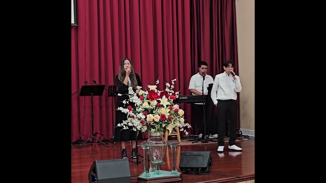 Adoración al que Vive y Reina por los siglos de los siglos. @IglesiaDeDiosFuenteDeVida.