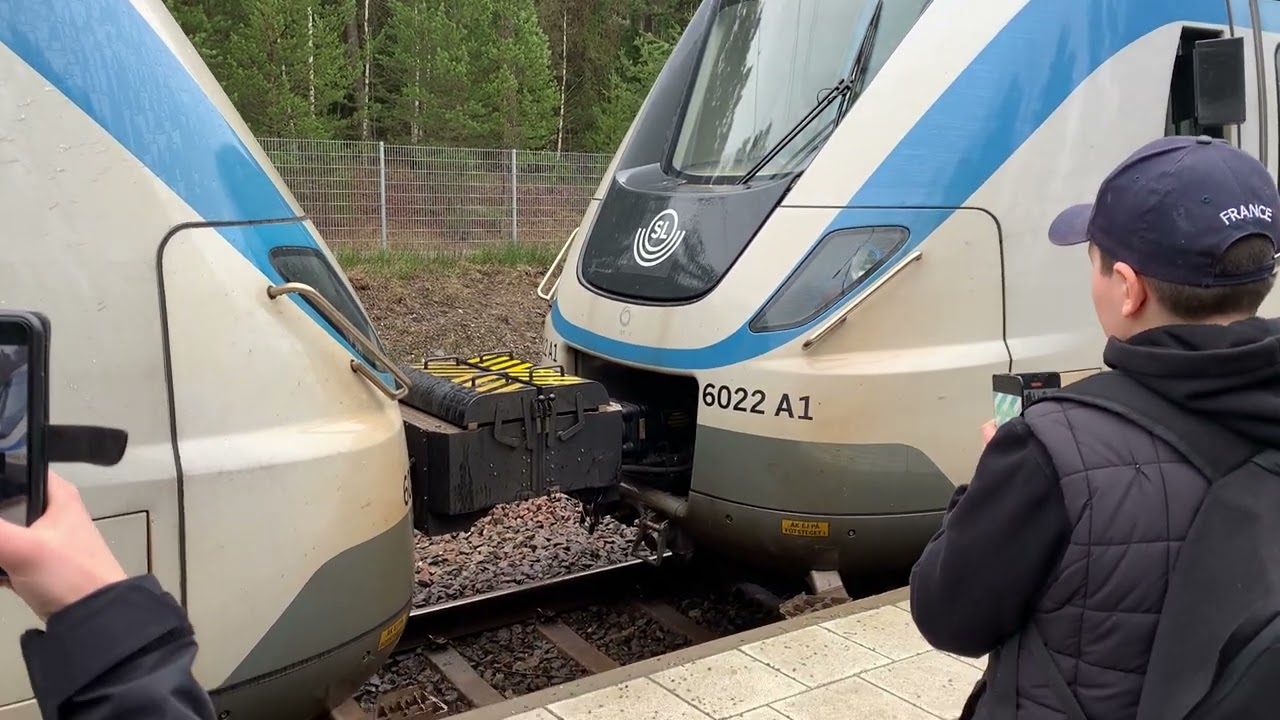 X60 pendelt&aring;g kopplas ihop i B&aring;lsta